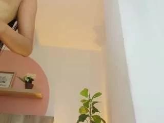 Discover our girls online shows and discover the company of countless livestreamers, with stunning shapes, sex toys and more.