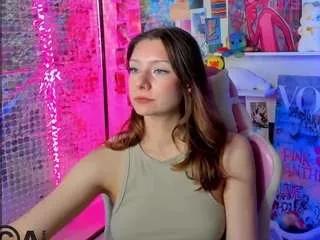 Discover our girls online shows and discover the company of countless livestreamers, with stunning shapes, sex toys and more.