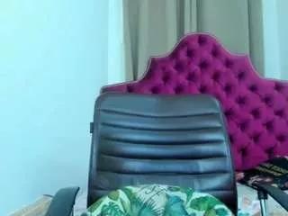 ninadee from CamSoda