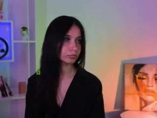Discover our girls online shows and discover the company of countless livestreamers, with stunning shapes, sex toys and more.