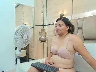 Discover our girls online shows and discover the company of countless livestreamers, with stunning shapes, sex toys and more.