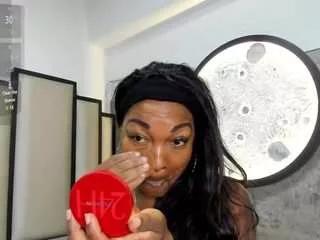 Discover our girls online shows and discover the company of countless livestreamers, with stunning shapes, sex toys and more.