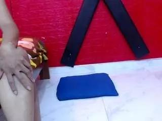 Discover our girls online shows and discover the company of countless livestreamers, with stunning shapes, sex toys and more.