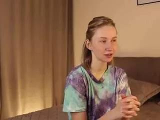 Discover our girls online shows and discover the company of countless livestreamers, with stunning shapes, sex toys and more.