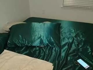 parisloveee03 from CamSoda is Freechat