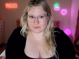 piggyrose from CamSoda