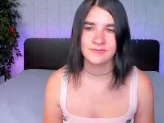 polly-love from CamSoda is Freechat