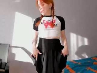 Discover our girls online shows and discover the company of countless livestreamers, with stunning shapes, sex toys and more.