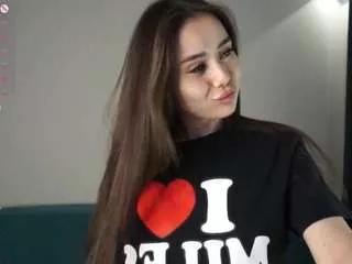 Discover our girls online shows and discover the company of countless livestreamers, with stunning shapes, sex toys and more.