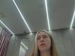 reina-cummingss from CamSoda is Freechat