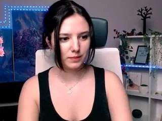 Discover our girls online shows and discover the company of countless livestreamers, with stunning shapes, sex toys and more.