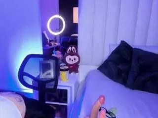 Photos of rossierosse1 from CamSoda is Freechat