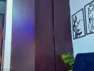 Discover our girls online shows and discover the company of countless livestreamers, with stunning shapes, sex toys and more.
