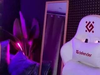Discover our girls online shows and discover the company of countless livestreamers, with stunning shapes, sex toys and more.