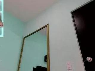 Discover our girls online shows and discover the company of countless livestreamers, with stunning shapes, sex toys and more.