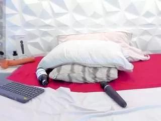 salem-cute from CamSoda is Freechat