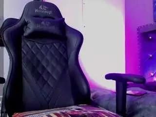 Discover our girls online shows and discover the company of countless livestreamers, with stunning shapes, sex toys and more.