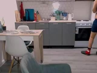 Discover our girls online shows and discover the company of countless livestreamers, with stunning shapes, sex toys and more.