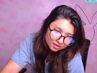 Discover our girls online shows and discover the company of countless livestreamers, with stunning shapes, sex toys and more.
