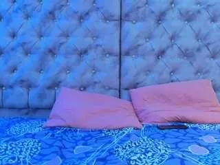Discover our girls online shows and discover the company of countless livestreamers, with stunning shapes, sex toys and more.