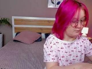 sara-moor from CamSoda