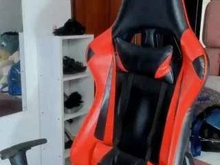 Discover our girls online shows and discover the company of countless livestreamers, with stunning shapes, sex toys and more.