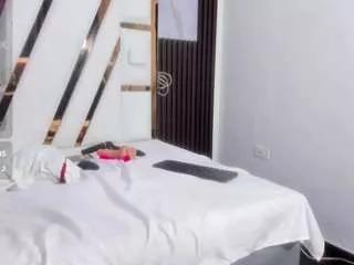 sara-tompsonn from CamSoda