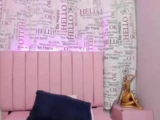 Discover our girls online shows and discover the company of countless livestreamers, with stunning shapes, sex toys and more.