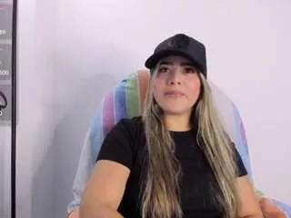 Discover our girls online shows and discover the company of countless livestreamers, with stunning shapes, sex toys and more.