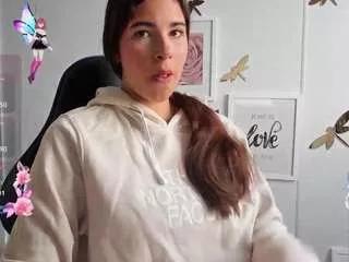 Discover our girls online shows and discover the company of countless livestreamers, with stunning shapes, sex toys and more.