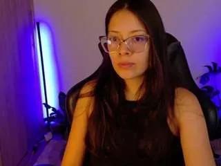 Discover our girls online shows and discover the company of countless livestreamers, with stunning shapes, sex toys and more.