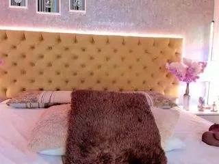 Discover our girls online shows and discover the company of countless livestreamers, with stunning shapes, sex toys and more.