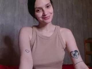 Discover our girls online shows and discover the company of countless livestreamers, with stunning shapes, sex toys and more.