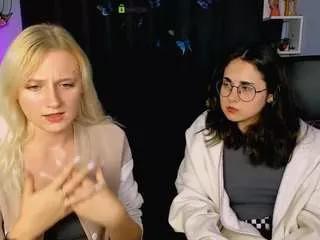 Discover our girls online shows and discover the company of countless livestreamers, with stunning shapes, sex toys and more.