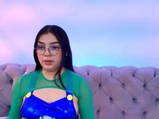 Discover our girls online shows and discover the company of countless livestreamers, with stunning shapes, sex toys and more.