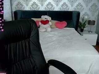 serenamils from CamSoda