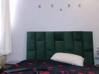 Discover our girls online shows and discover the company of countless livestreamers, with stunning shapes, sex toys and more.