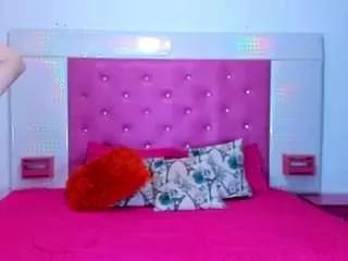 Discover our girls online shows and discover the company of countless livestreamers, with stunning shapes, sex toys and more.