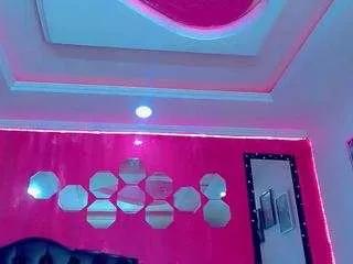 Discover our girls online shows and discover the company of countless livestreamers, with stunning shapes, sex toys and more.