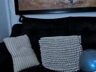 Discover our girls online shows and discover the company of countless livestreamers, with stunning shapes, sex toys and more.