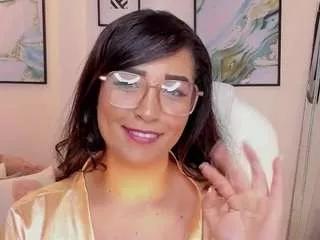 Discover our girls online shows and discover the company of countless livestreamers, with stunning shapes, sex toys and more.