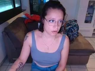 Discover our girls online shows and discover the company of countless livestreamers, with stunning shapes, sex toys and more.