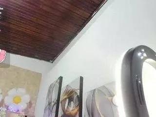 Discover our girls online shows and discover the company of countless livestreamers, with stunning shapes, sex toys and more.