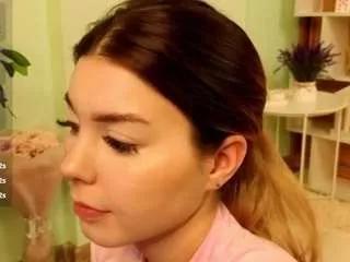 Discover our girls online shows and discover the company of countless livestreamers, with stunning shapes, sex toys and more.