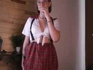 Discover our girls online shows and discover the company of countless livestreamers, with stunning shapes, sex toys and more.