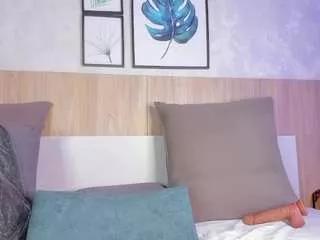 Discover our girls online shows and discover the company of countless livestreamers, with stunning shapes, sex toys and more.