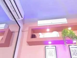 Discover our girls online shows and discover the company of countless livestreamers, with stunning shapes, sex toys and more.