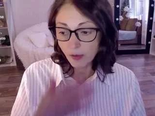Discover our girls online shows and discover the company of countless livestreamers, with stunning shapes, sex toys and more.