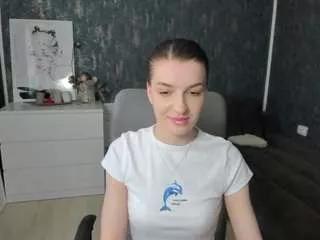 Discover our girls online shows and discover the company of countless livestreamers, with stunning shapes, sex toys and more.