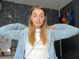 Discover our girls online shows and discover the company of countless livestreamers, with stunning shapes, sex toys and more.